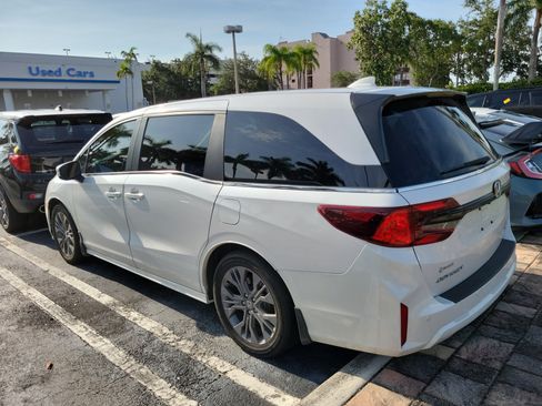 Used 2025 Honda Odyssey Touring image 4