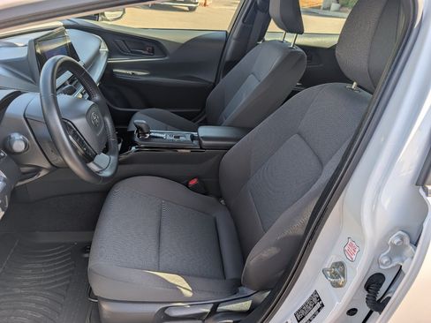 Used 2025 Toyota Prius LE FWD image 2