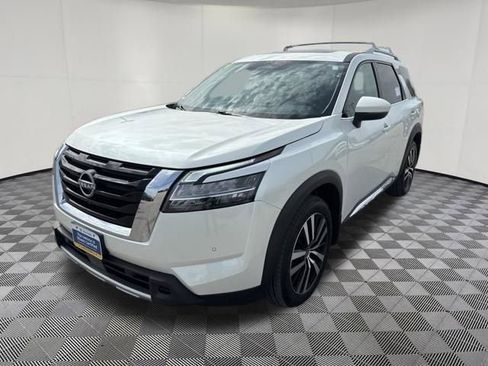 Used 2024 Nissan Pathfinder Platinum AWD/4WD image 13