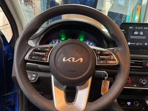 Used 2023 Kia Seltos LX image 9