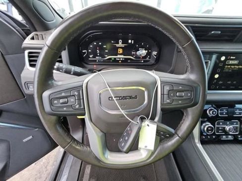 Used 2022 GMC Yukon Denali image 4