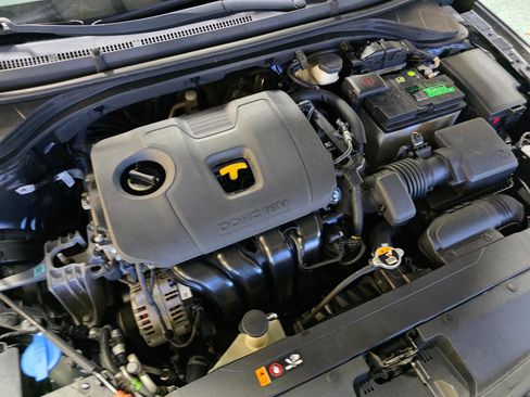 Used 2020 Hyundai Elantra SEL image 34