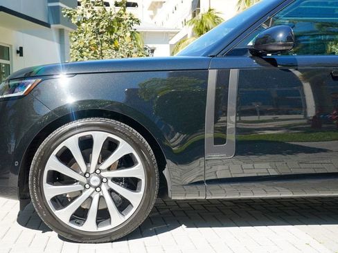 Used 2023 Land Rover Range Rover Long Wheelbase Autobiography image 10