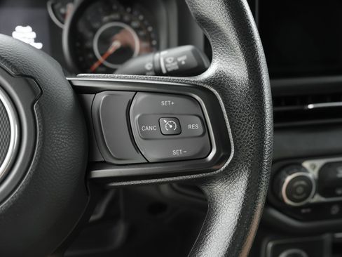 Used 2024 Jeep Gladiator Sport AWD/4WD image 19