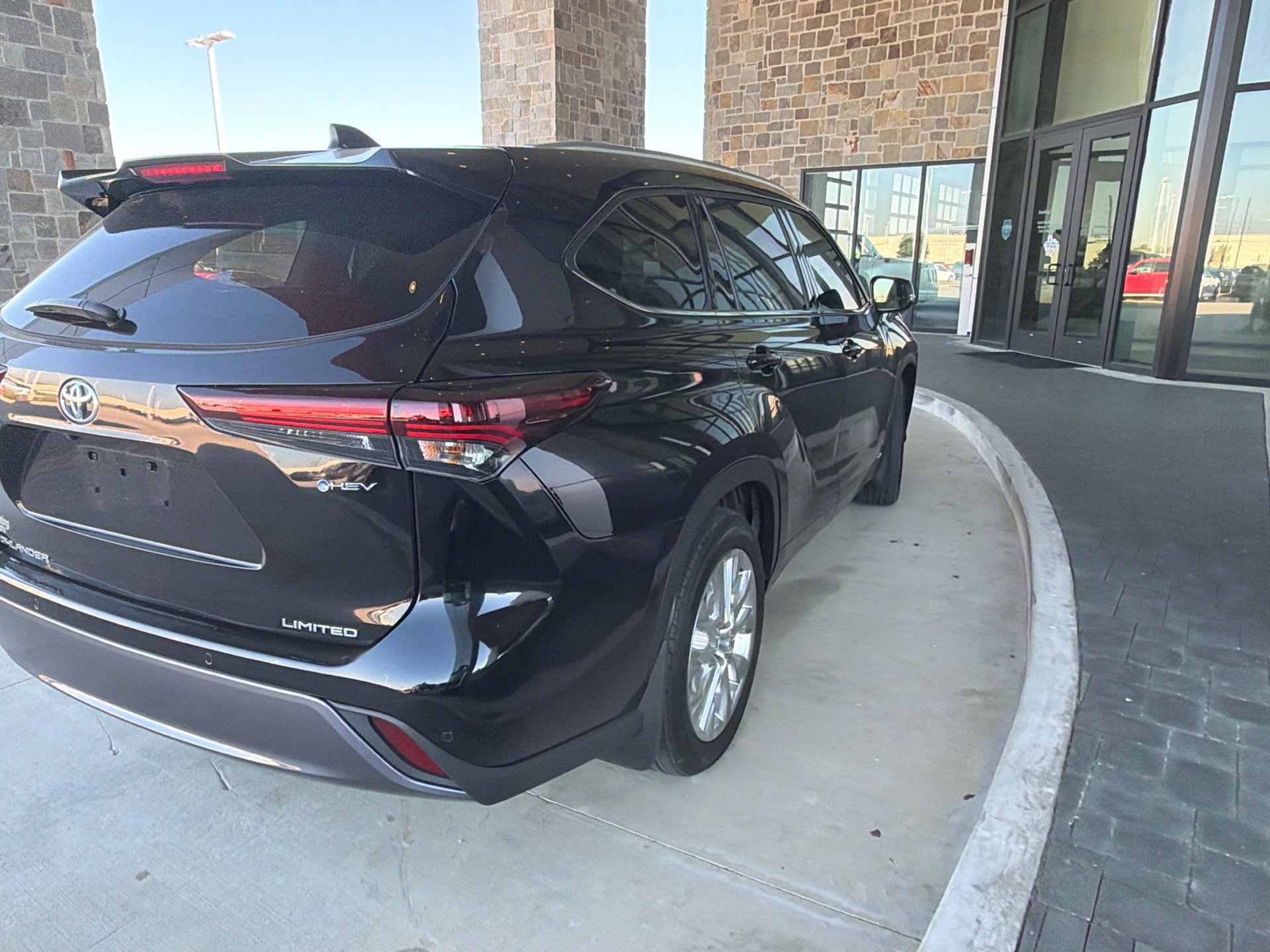 Certified 2026 Toyota Highlander Limited AWD/4WD image 3
