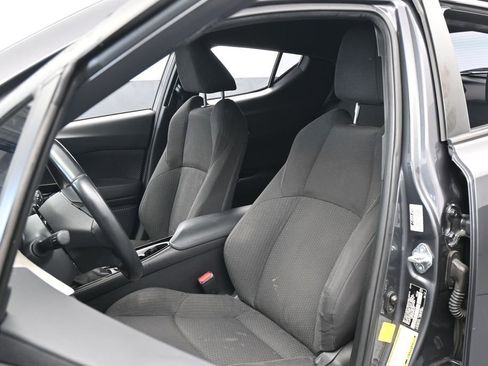 Used 2019 Toyota C-HR XLE FWD image 10