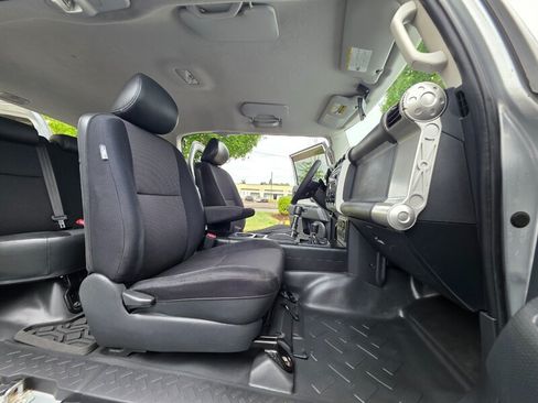 Used 2008 Toyota FJ Cruiser 4WD image 14