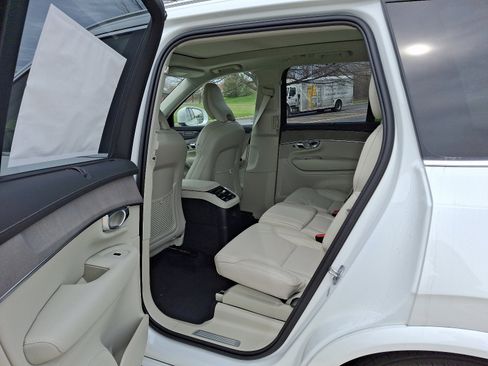 New 2025 Volvo XC90 T8 Plus image 7