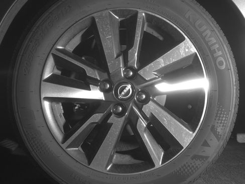 Used 2025 Nissan Versa SV FWD image 12