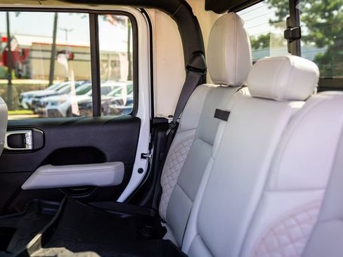 Used 2022 Jeep Gladiator Overland AWD/4WD image 25