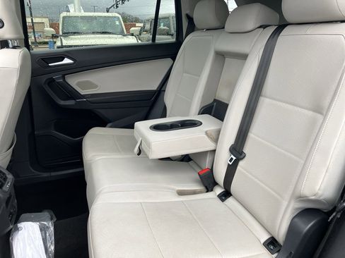 Used 2020 Volkswagen Tiguan SE w/ Panoramic Sunroof Package image 28