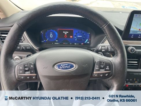 Used 2020 Ford Escape Titanium image 6