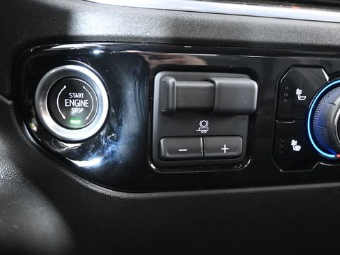 Used 2022 Chevrolet Silverado 1500 LT AWD/4WD image 31