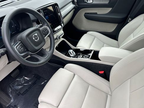 Used 2026 Volvo XC40 B5 Plus AWD/4WD image 10