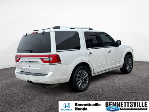 Used 2017 Lincoln Navigator Select image 5