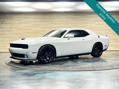 Used 2016 Dodge Challenger SRT Hellcat RWD image 7