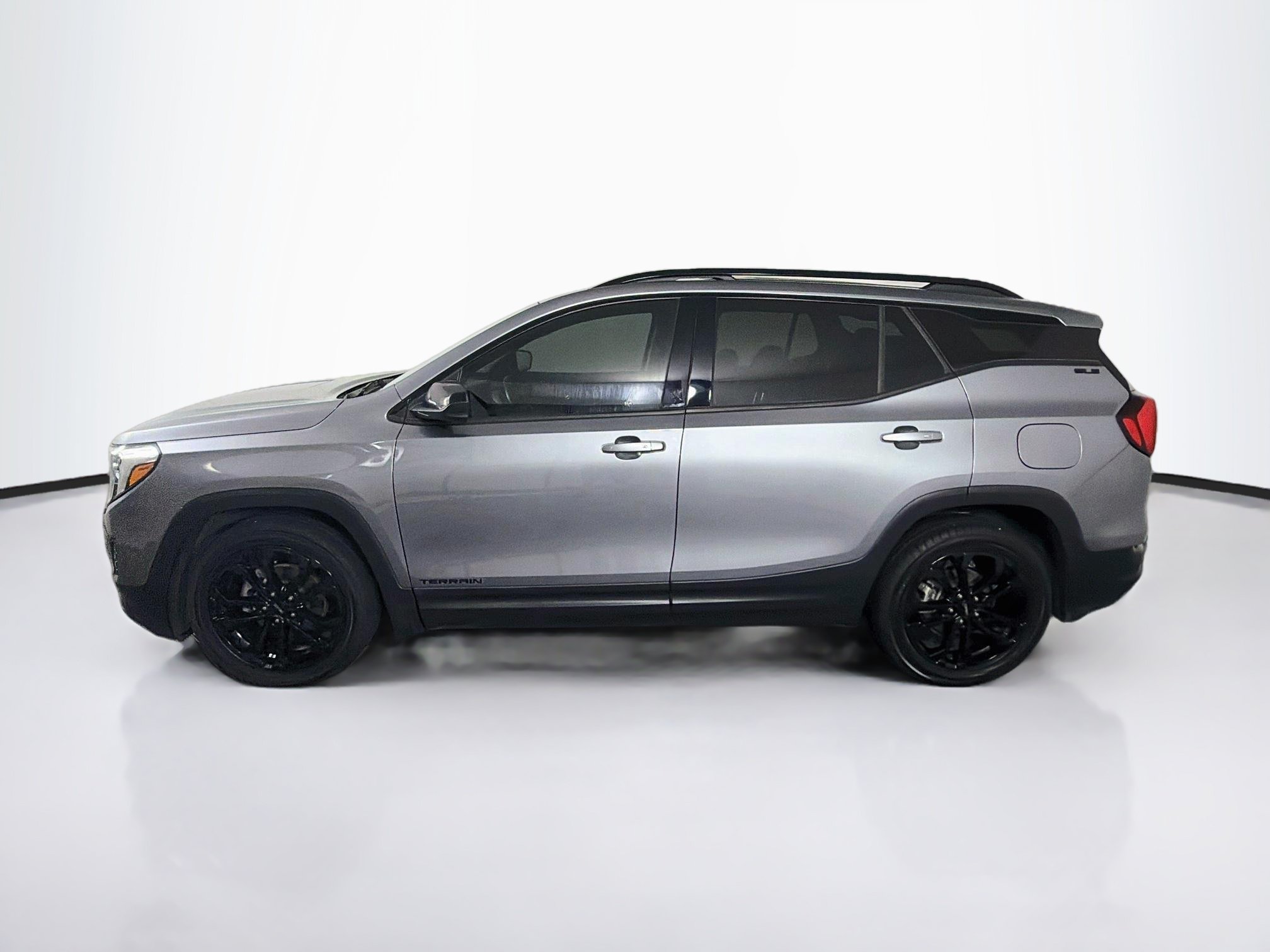 Used 2020 GMC Terrain SLE w/ Elevation Edition FWD image 4