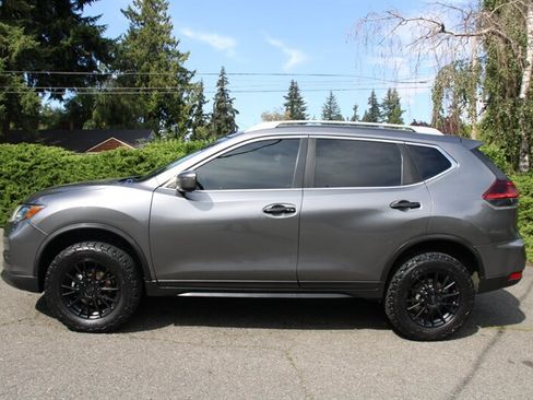 Used 2018 Nissan Rogue SV AWD/4WD image 14