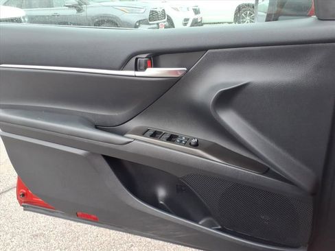 Certified 2022 Toyota Camry SE image 8