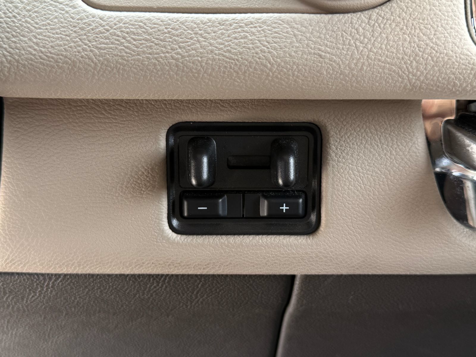 Certified 2023 Lincoln Navigator L Reserve AWD/4WD image 35