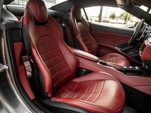 Used 2016 Ferrari California T RWD image 40