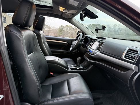 Used 2019 Toyota Highlander XLE image 35
