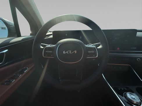 Used 2026 Kia Carnival SX w/ SX Dark Edition Package image 12