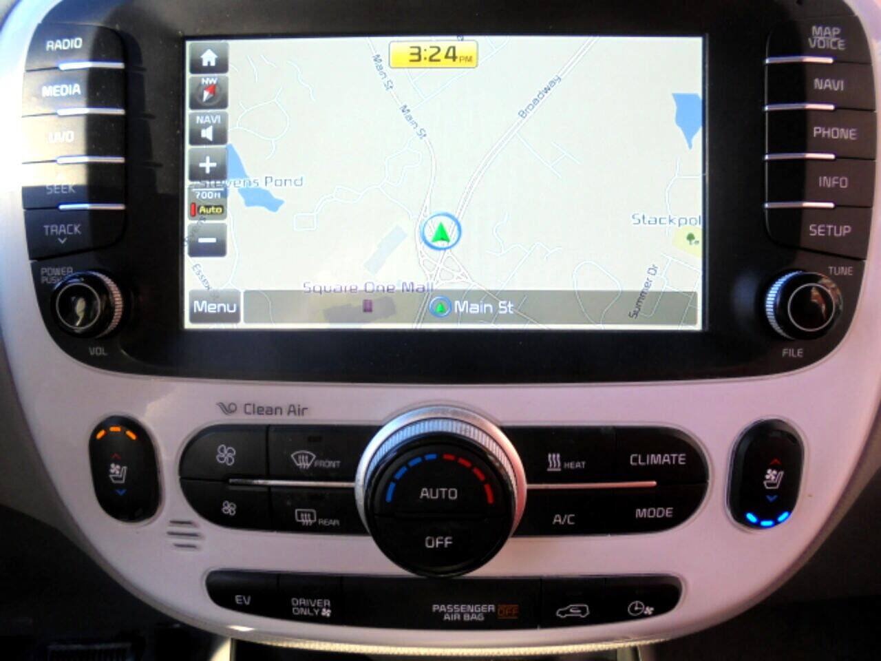 Used 2015 Kia Soul EV + FWD image 17
