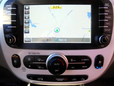 Used 2015 Kia Soul EV + FWD image 17