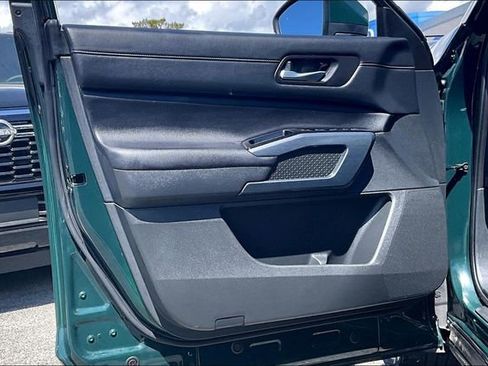 Certified 2025 Nissan Pathfinder SL w/ SL Premium Package image 17