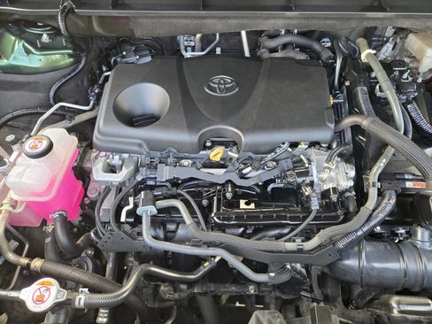 Used 2023 Toyota Highlander LE FWD image 33