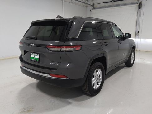 Used 2023 Jeep Grand Cherokee Laredo w/ Luxury Tech Group I AWD/4WD image 9