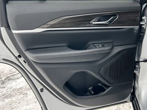 New 2026 Jeep Grand Cherokee Altitude image 32