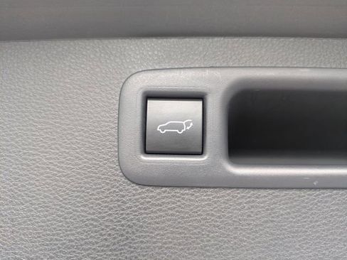 Used 2023 Toyota Highlander XSE FWD image 14