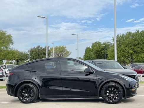 Used 2021 Tesla Model Y Long Range image 3