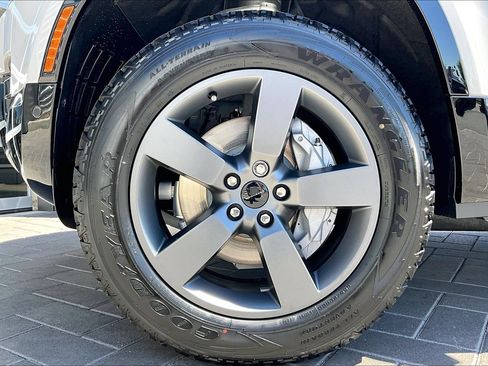 New 2026 Land Rover Defender 110 X-Dynamic SE AWD/4WD image 12