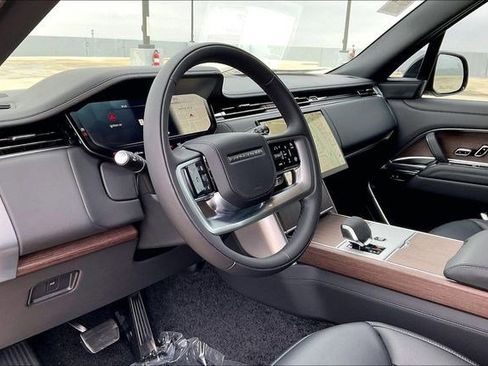 New 2025 Land Rover Range Rover Long Wheelbase SE AWD/4WD image 7