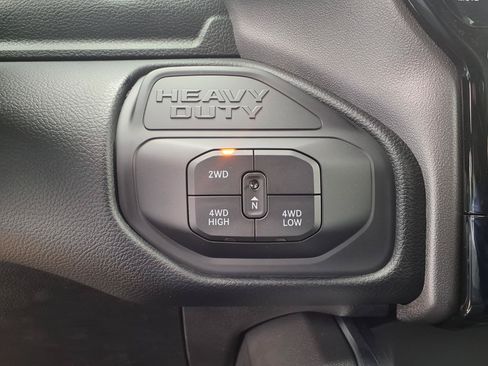 New 2026 RAM 2500 Laramie AWD/4WD image 13