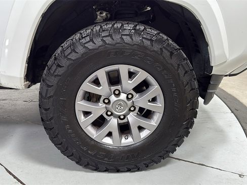 Used 2017 Toyota Tacoma SR5 image 21