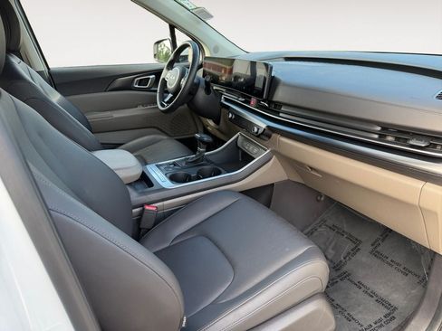 Used 2026 Kia Carnival FWD image 26