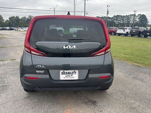 Certified 2022 Kia Soul LX image 3