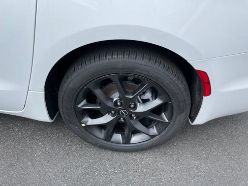 New 2026 Chrysler Pacifica Select w/ S Appearance Package FWD image 7