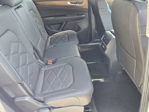 Certified 2026 Volkswagen Atlas SE w/ Panoramic Sunroof Package FWD image 18