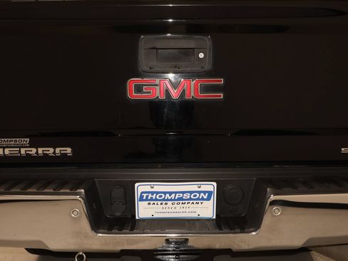 Used 2015 GMC Sierra 2500 SLT w/ Duramax Plus Package AWD/4WD image 23