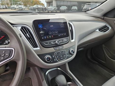 Used 2024 Chevrolet Malibu LT image 16