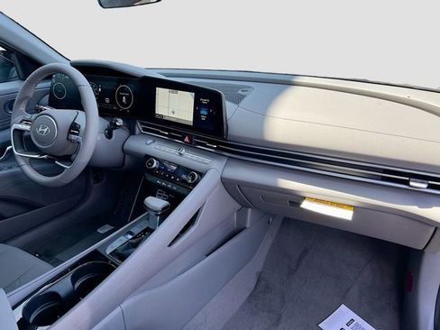 New 2025 Hyundai Elantra SEL image 28