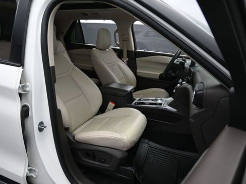 Used 2023 Ford Explorer Platinum w/ Technology Package image 29