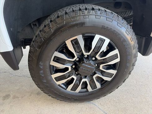 Used 2024 GMC Sierra 2500 Denali Ultimate AWD/4WD image 25