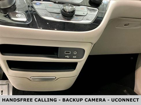 Used 2018 Chrysler Pacifica Touring-L FWD image 16