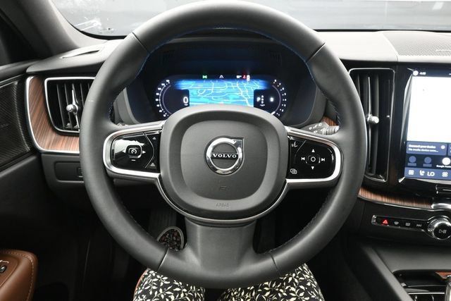 Used 2024 Volvo XC60 B5 Plus w/ Protection Package Premier AWD/4WD image 23